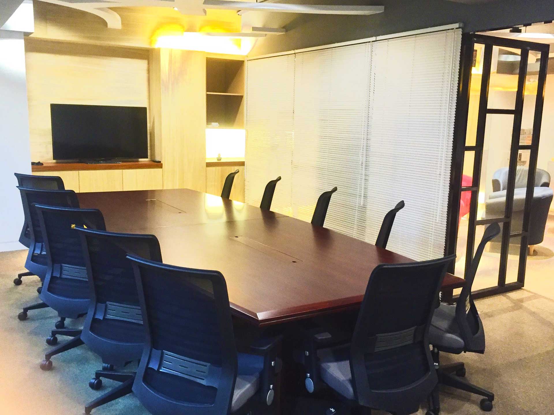 【不用裝潢、不用買家具,今天簽約就能開始工作】